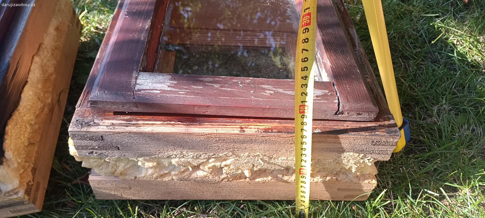 Okna dvojitá malá. použitá dvojitá okna, jedno ok, druhé ne