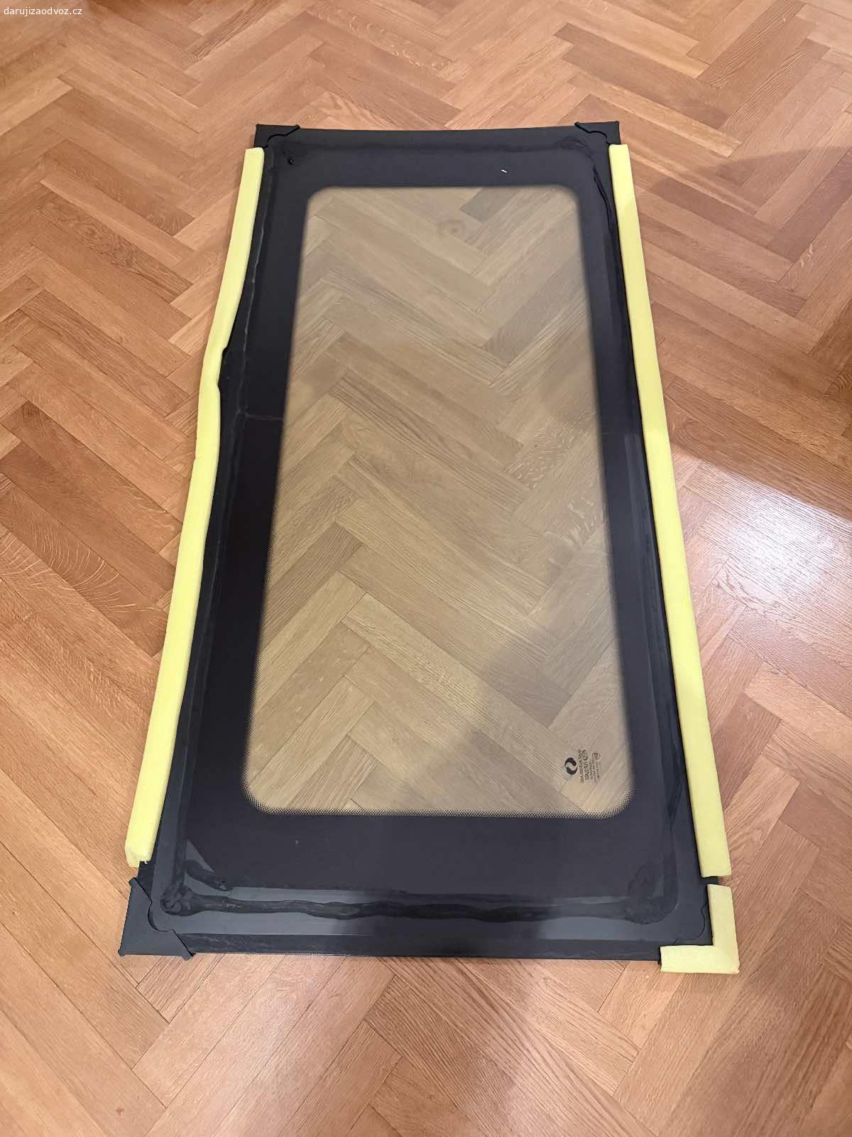 Okno:pravé boční posuvné dveře Ducato/Boxer/Jumper. Daruji boční průhledné okno do posuvných dveří vpravo sundane z Ducata rv 2021.
Mělo by pasovat na Ducato/Boxer/Jumper od 2007 dal.
Pouze osobní odběr Praha Brevnov.