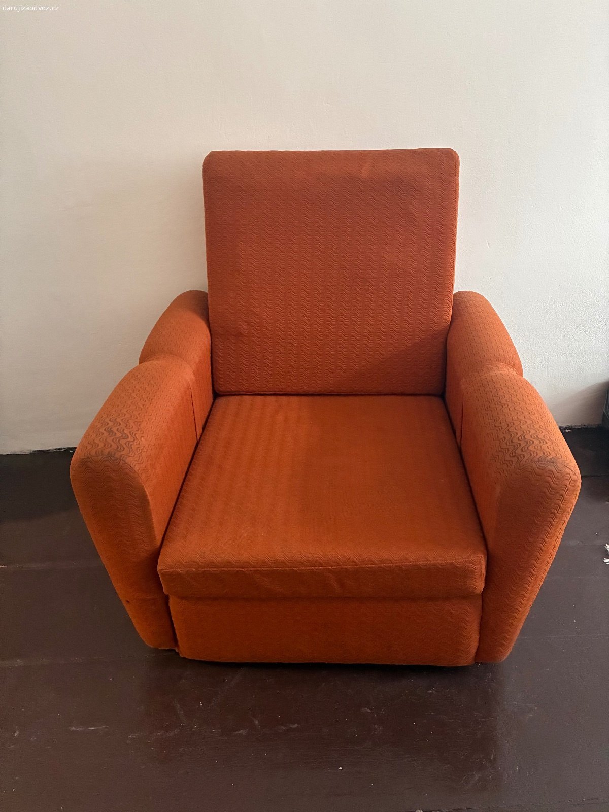 Oranžové křeslo vintage. daruji oranžové vintage křeslo
rozměry:
- šířka 67cm
- hloubka 80 cm
- výška opěradla 80 cm
- výška bočnic 50 cm