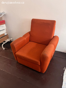Oranžové křeslo vintage