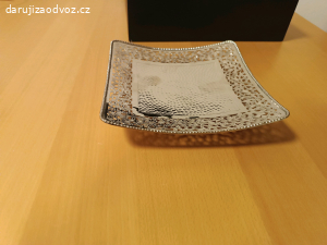 Ozdobný kovový set misky a kalíšku