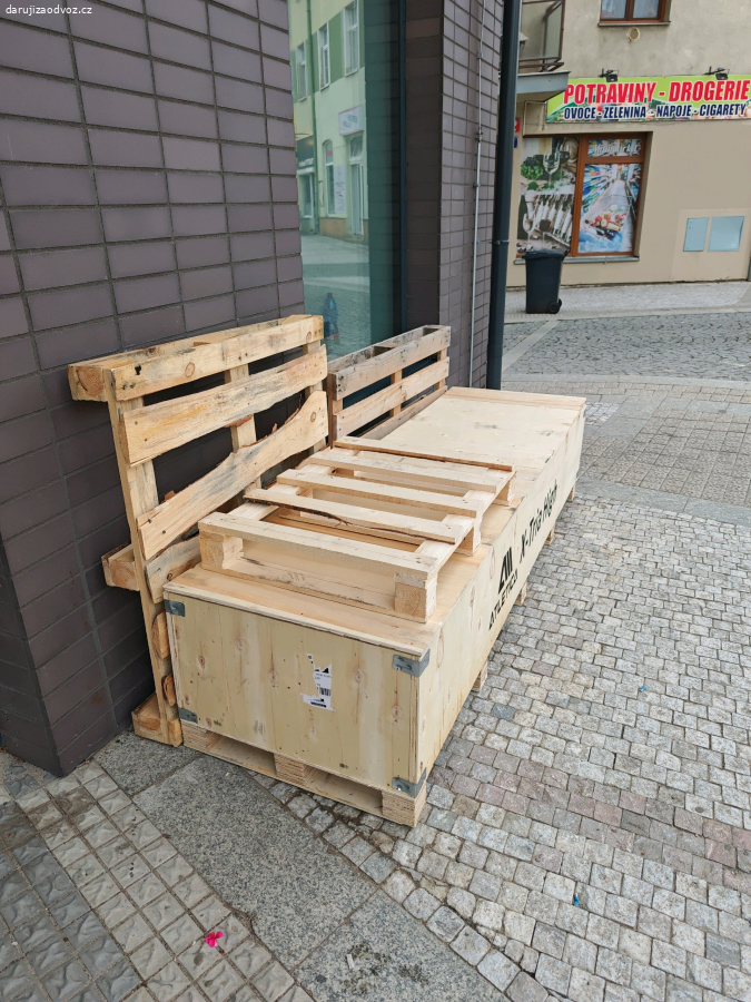 Palety + bedna čisté dřevo