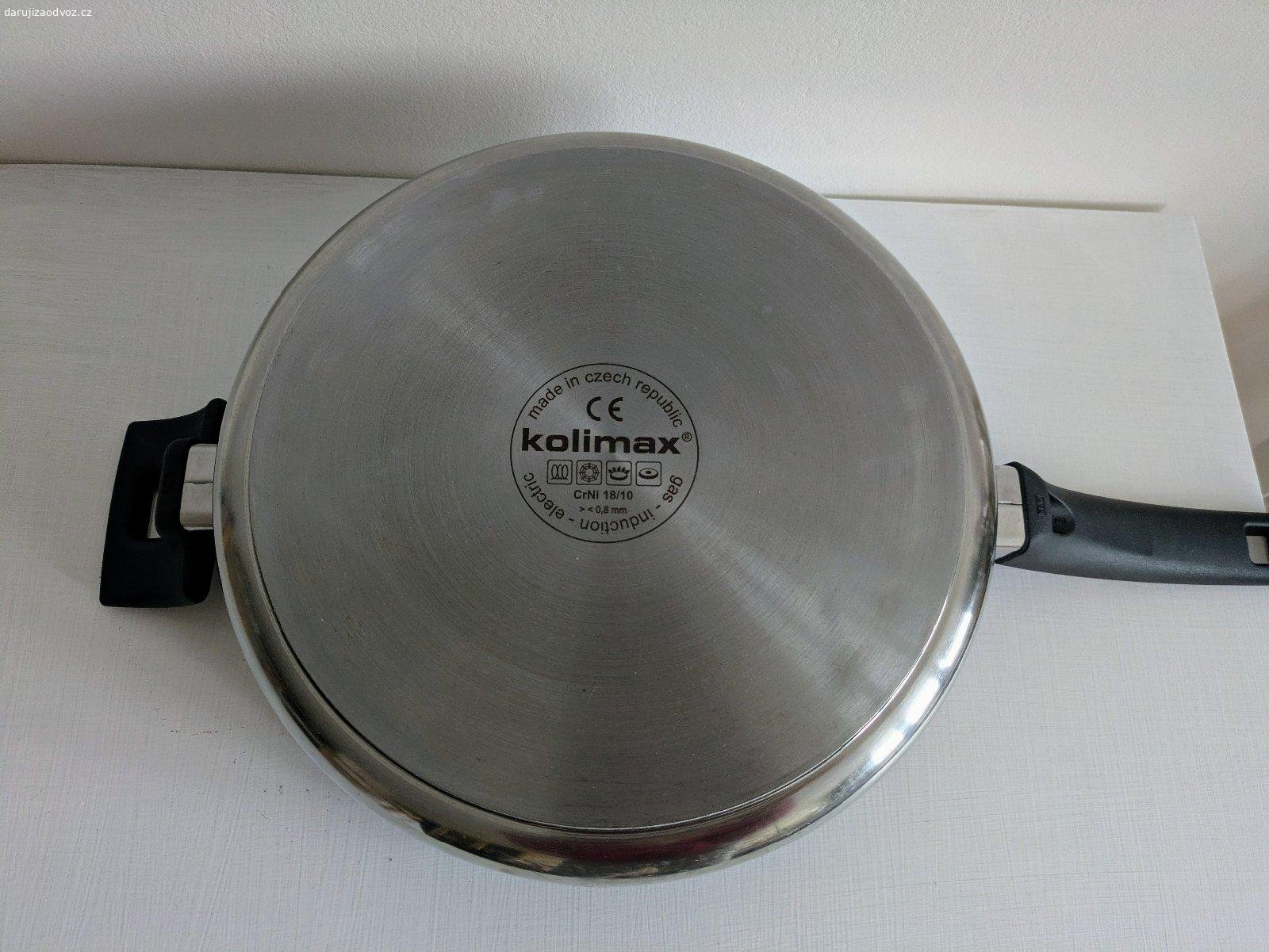 Pánev CERAMMAX PRO. Pánev CERAMMAX PRO od českého výrobce Kolimax, vhodná na všechny typy sporáků, vč. indukce. Pánev již nese znaky používání - viz foto.

Průměr: 26 cm, hmotnost: 2,23 kg; objem: 3,9 l.

Předání ideálně na metru B - Lužiny (po 17 hod.) nebo na metru B - Křižíkova (pouze pondělí nebo středa 9-16 hod.)

Pokud máte zájem, pište rovnou kdy můžete vyzvednout - bez tohoto údaje NEODPOVÍDÁM. Děkuji za pochopení.