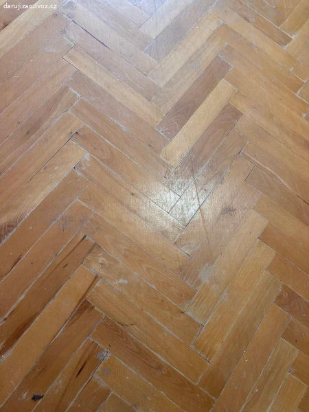 Parkety = již demontované, jen odvézt