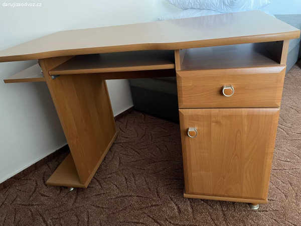 PC stůl - velmi zachovalý