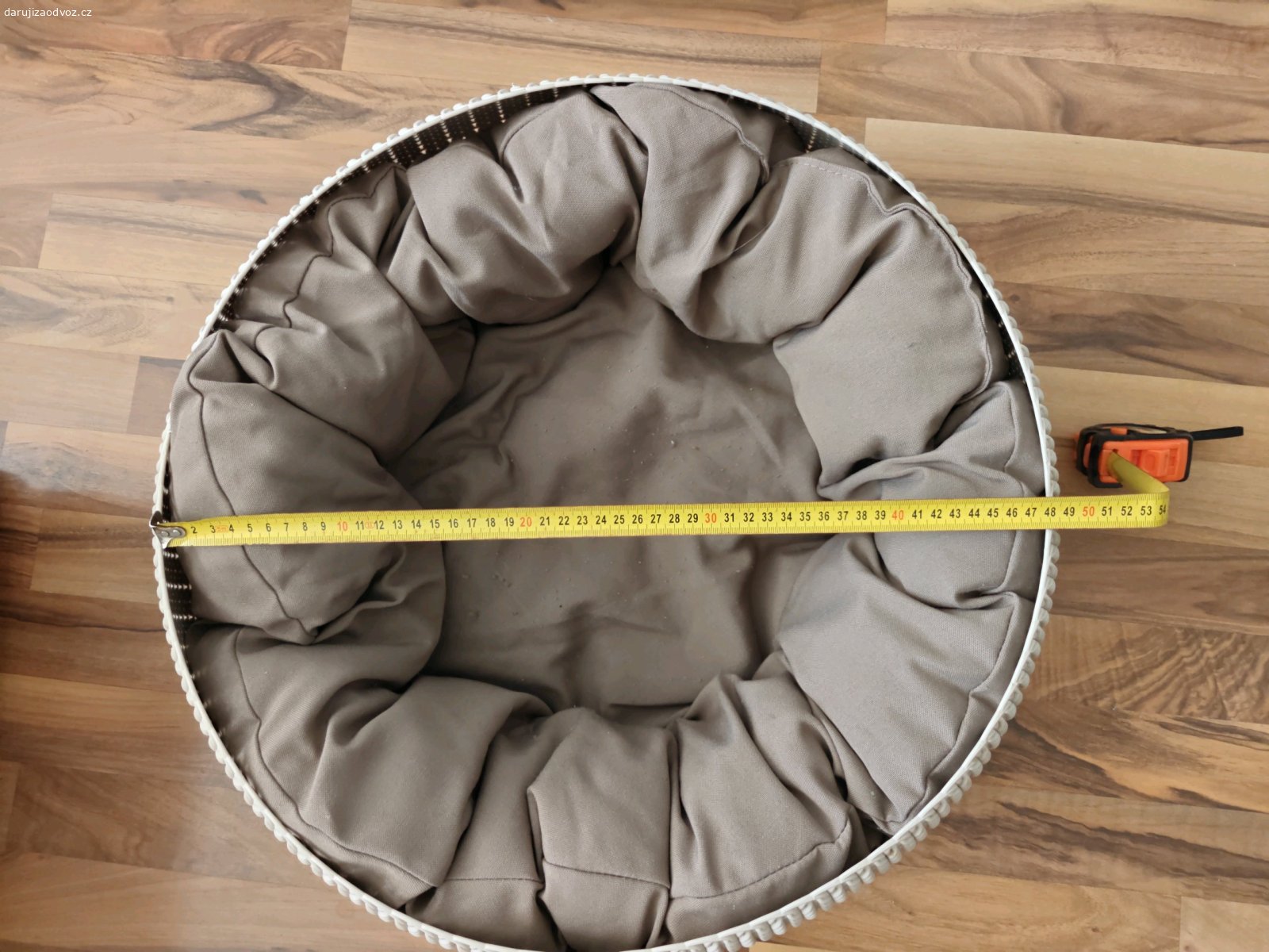 pelíšek pro kočku. pelíšek široký cca 50cm
