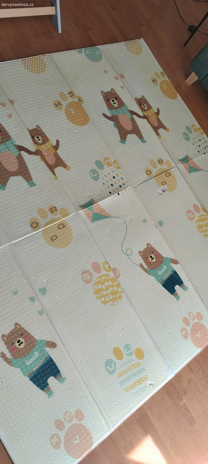 penová podložka. deti jej dali dosť zabrať víz foto ale na chalupu, na terasu, ... poslúži ešte