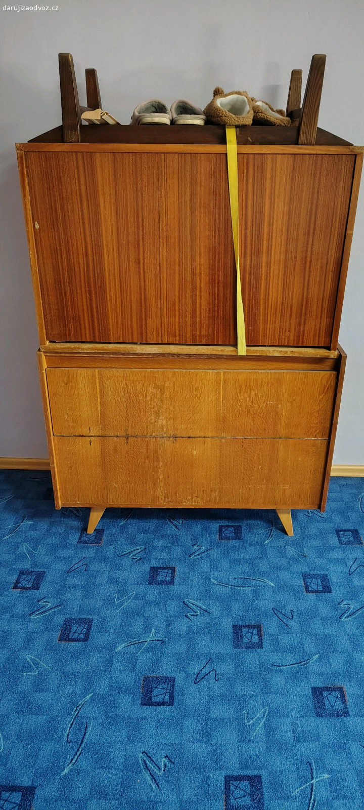 Peřináče. Měl by někdo zájem o klasické peřináče, než je odvezu do sběrného dvora? Jedná se o dva kusy.