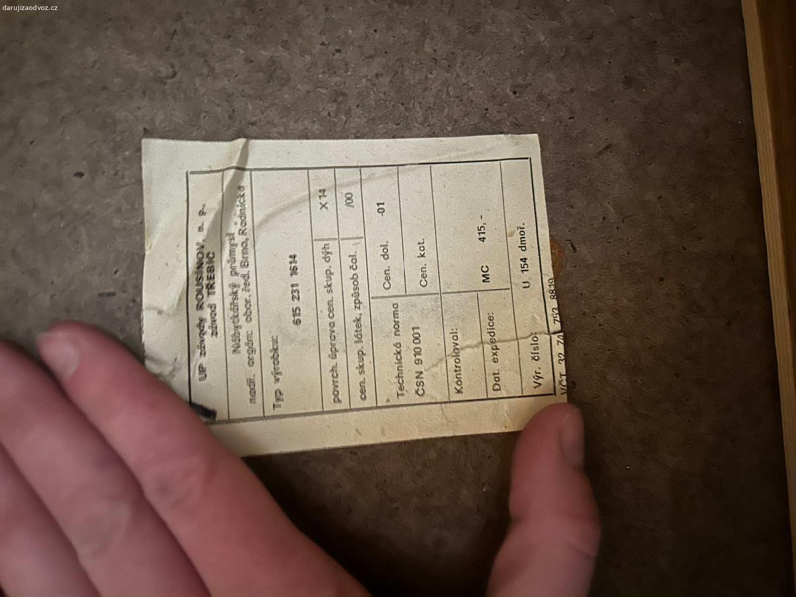 Peřiňáky 2 ks. Nabízím 2 staré peřiňáky. Šířka 88 cm, výška 78,5 cm, hloubka 48,5 cm. Nutný vlastní odvoz.