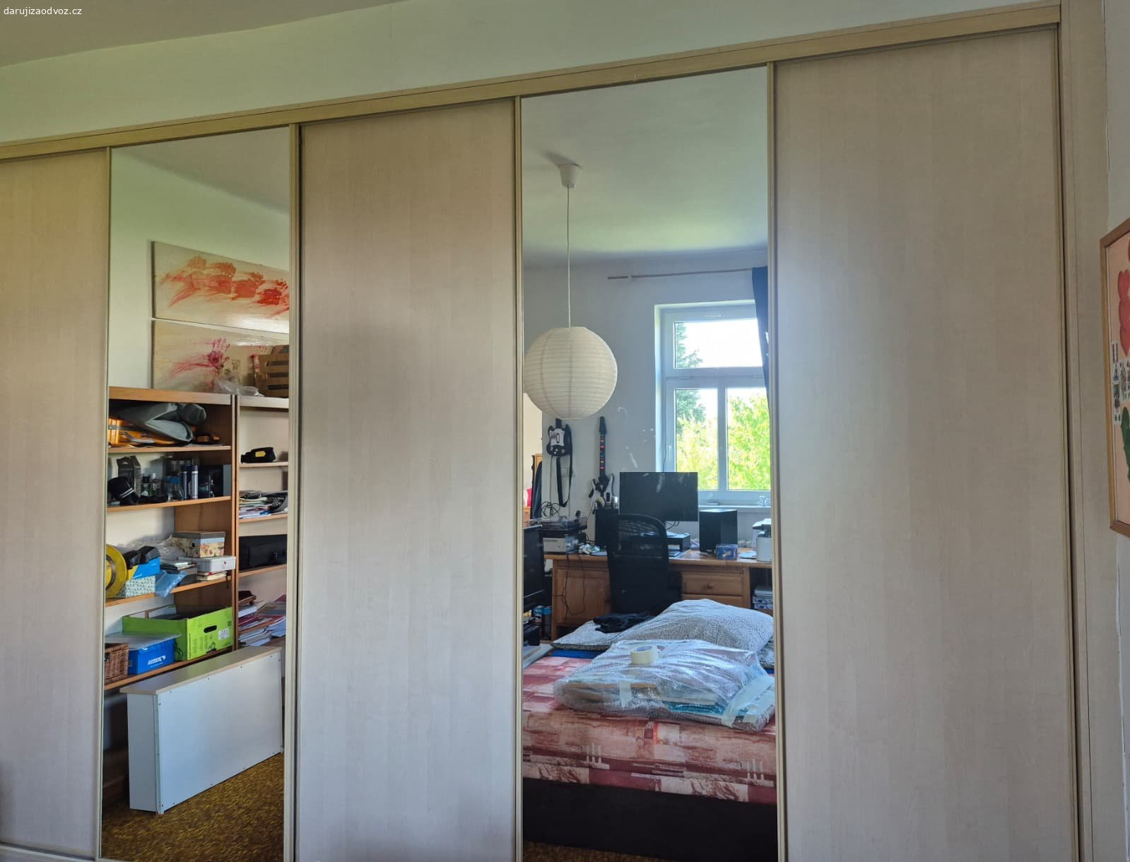 Pětidílná vestavěná skříň. Rozměry:
Výška: 270 cm, délka 425 cm. Police 80 x 54 cm. Patero posuvných dveří, z toho dvoje zrcadlové. V bočních dílech po dvou šuplících. Bez vady.
VLASTNÍ DEMONTÁŽ A ODVOZ MINIMÁLNĚ VE DVOU LIDECH. 
NUTNÉ ODVÉZT DO NEDĚLE 26. ČERVENCE.