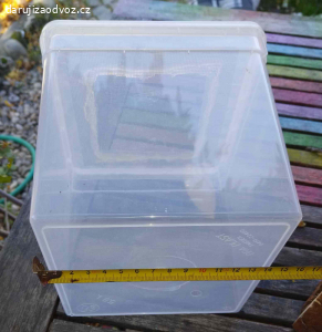 Plastová čtvercová krabice na drobná zvířata