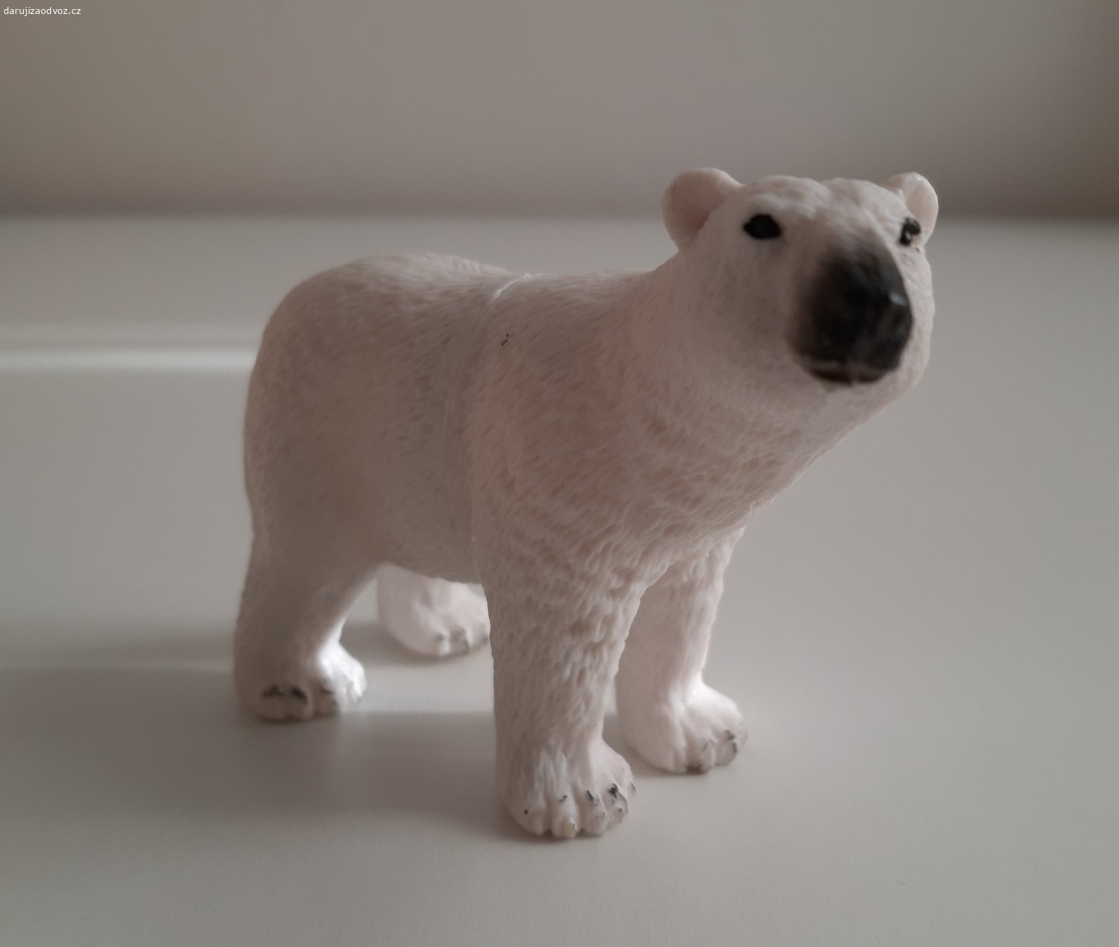 Plastová figurka lední medvěd. Daruji plaatovou figurku ledního medvěda. Nepoškozené, čisté. Šířka 9 cm, výška 7 cm.
Předání Praha, Karlovo náměstí, vedle supermarketu Albert, mezi 17:00 a 20:00.