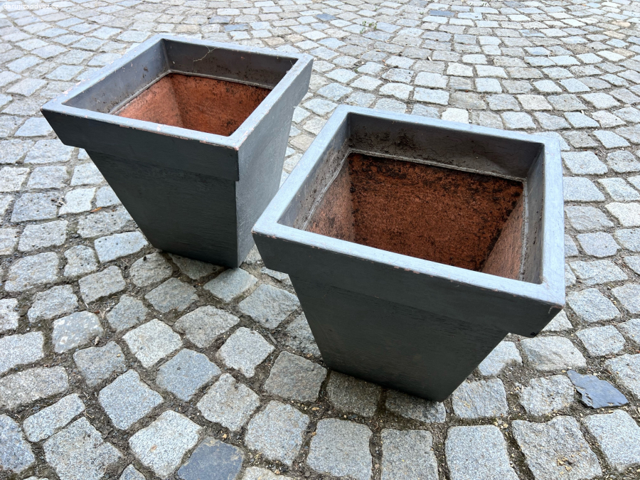 Plastové květináče