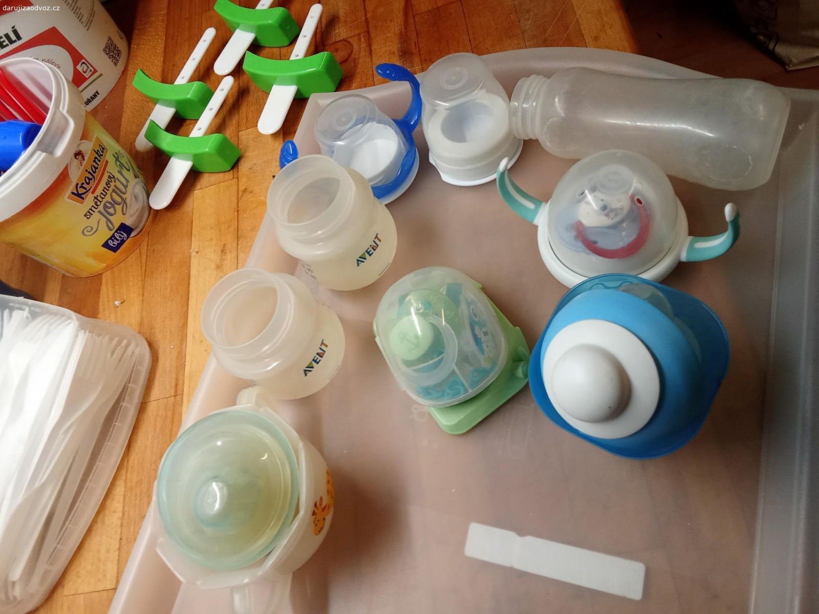 Plastové Lahvičky Avent apod. Lahv, dudl, savicky, řetízek k dudl,pouzdra, ouška apod 
Předaní Bozeny Němcové u Nuseláku Příp IPak Karlak Mirak Nusle Vinohrady
Možno ve dne i v noci
pište rovnou sms s datem a časem, přijde vám sms nebo zavolám pro potvrzeni. na cislo