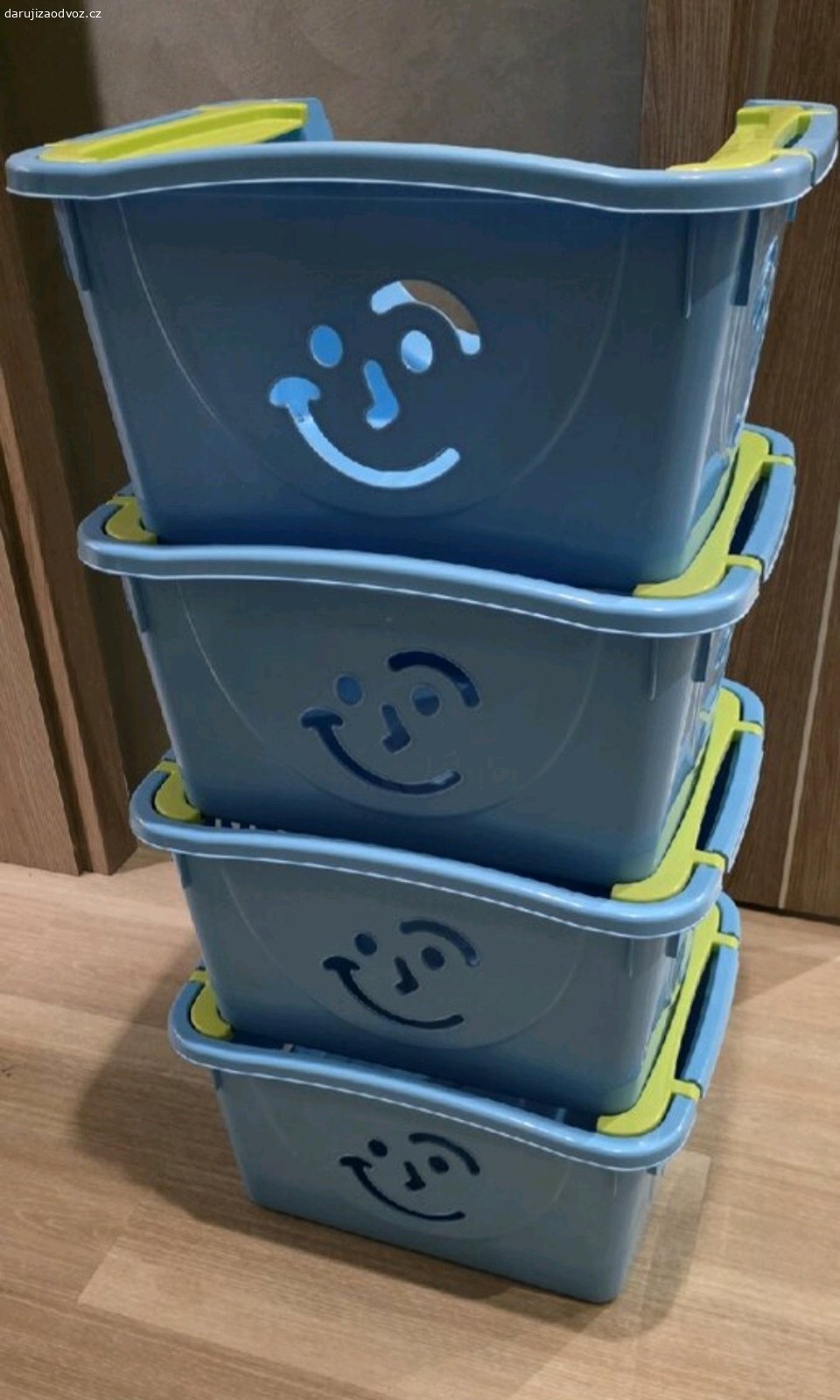 Plastové rozdělovače na hračky. Výborný stav