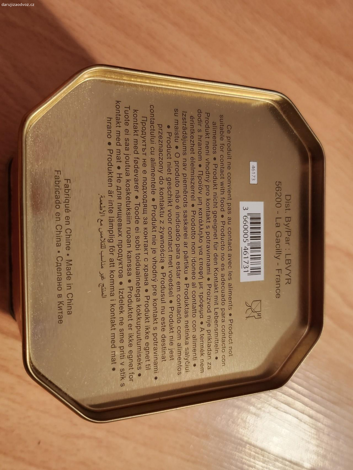 Plechová krabička. Kovová krabička od kosmetiky Yves Rocher - není vhodná na jídlo, velikost asi 10x10cm. Za odvoz.