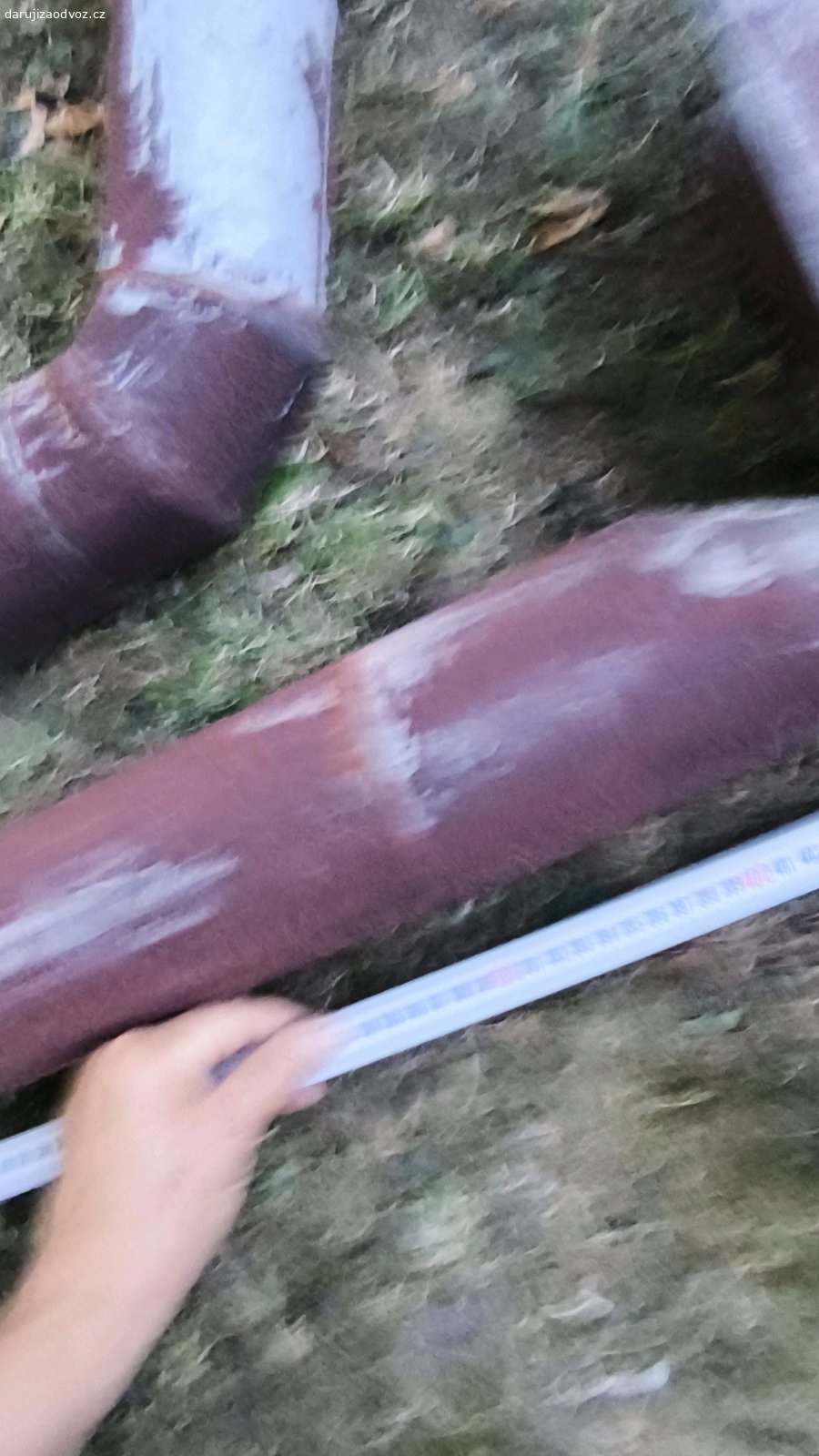 plechové okapy 2ks. rozměry podle fotek. Vlastní odvoz dnes max zítra dopoledne.