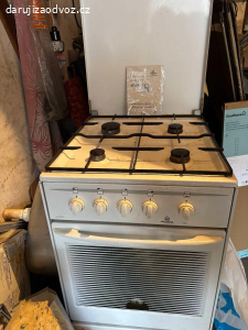 Plynový sporák a trouba