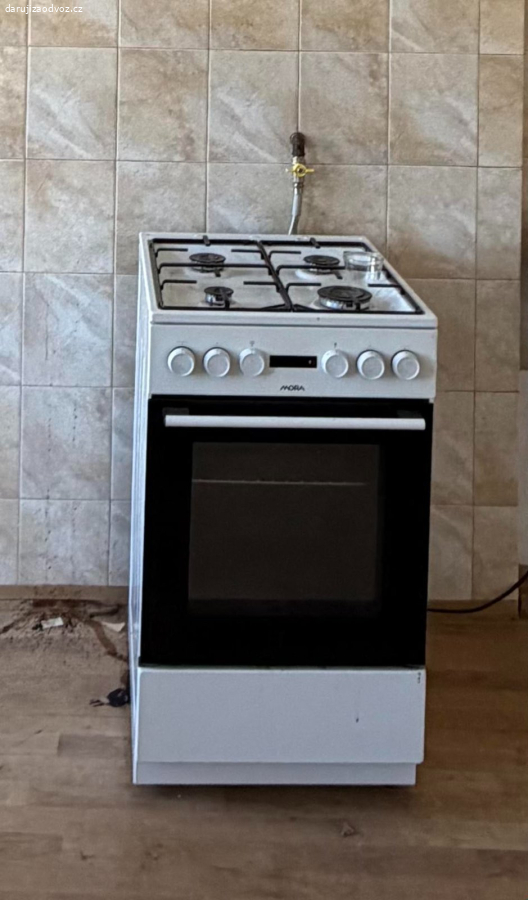 Plynový sporák s elektrickou troubou