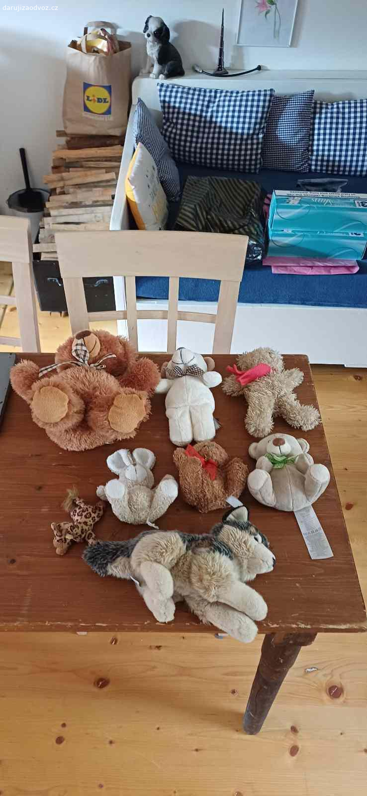 Plyšáci. Daruji mix plysaku, bohuzel pejsek ma kus bez chlupu. POUZE osobni vyzvednuti v obci Cekov.