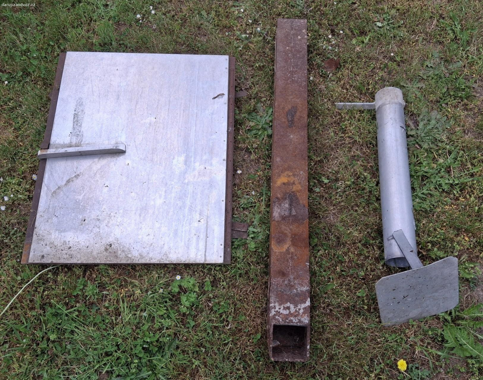 Pneumatika od traktoru. Daruji pneumatiku od traktoru. Sloužila jako dětské pískoviště a jako květináč. V případě zájmu přidám díly z rozebráné udírny.