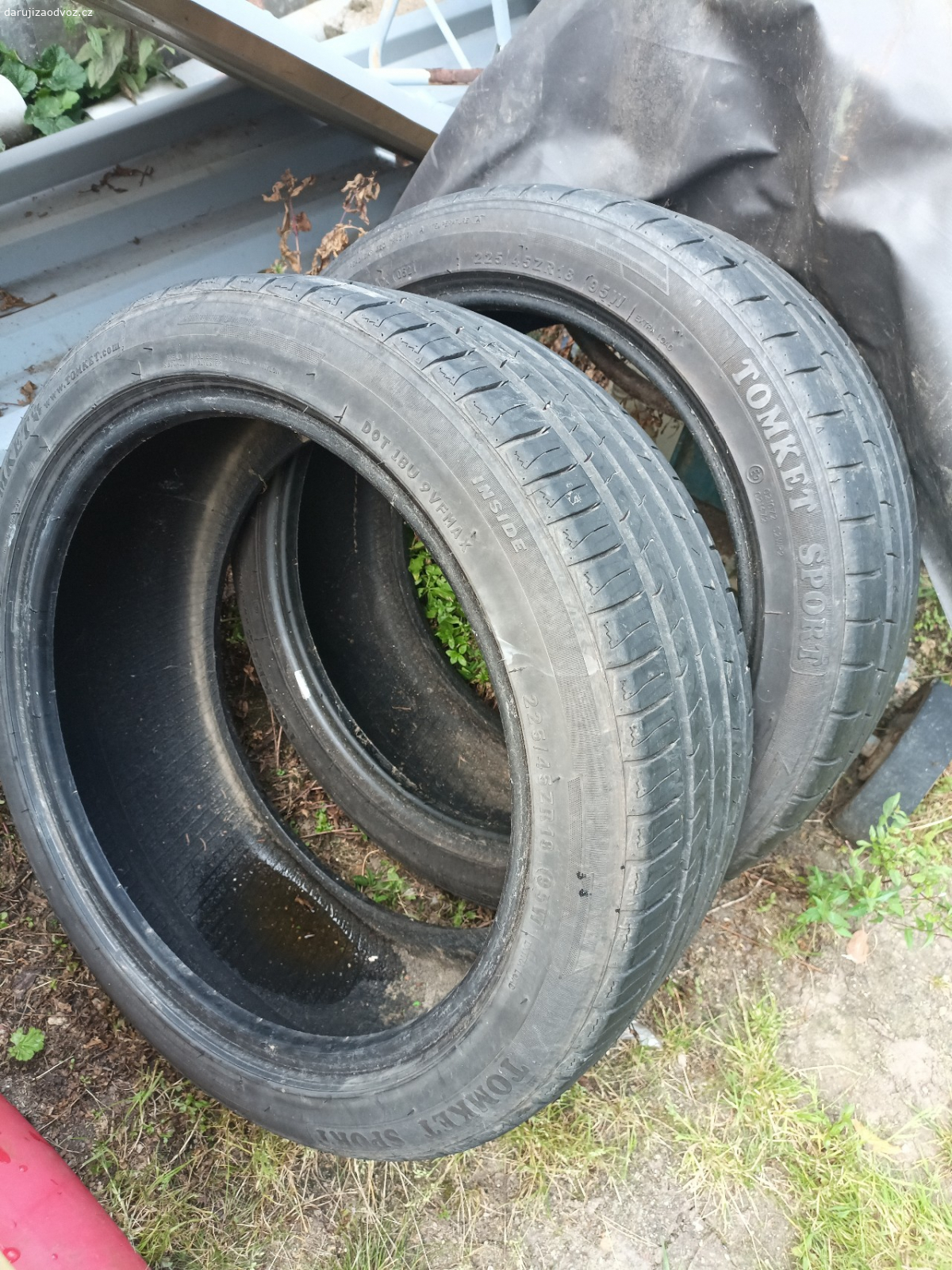 Pneumatiky Tomket 225/45 R18. Letní 4 kusy. Použité. 2x 3mm vzorku, 2x 5mm vzorků.