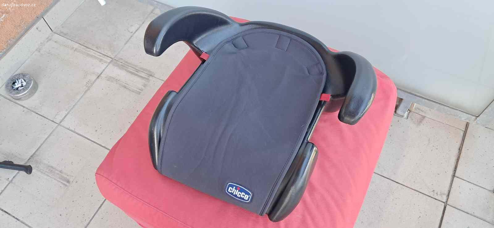 Podsedák do auta. Daruji za odvoz podsedák do auta, černý, 15-36 kg, jednoduchý, funkční, pratelný potah