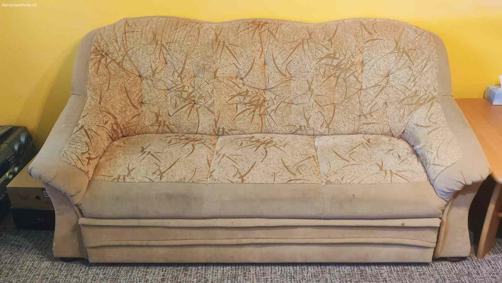 Pohovka 180cm. Vyměním gauč za cokoli dobrého k jídlu či pití a odnos vlastními silami. Šířka 180cm. No neber to.
Adamov u Brna (Blanska).
Plus nějaké skříně. Kdyžtak pište