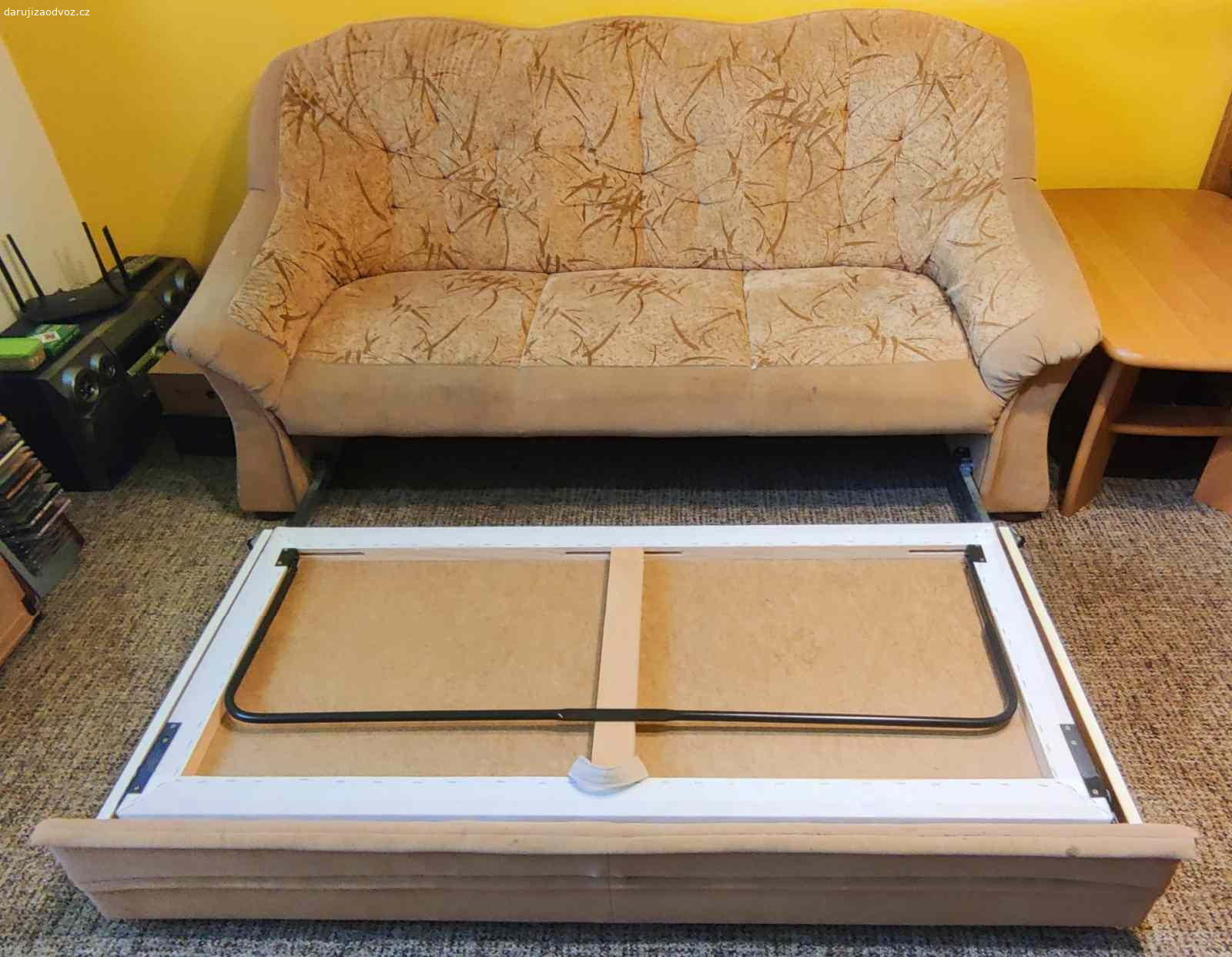 Pohovka 180cm. Vyměním gauč za cokoli dobrého k jídlu či pití a odnos vlastními silami. Šířka 180cm. No neber to.
Adamov u Brna (Blanska).
Plus nějaké skříně. Kdyžtak pište