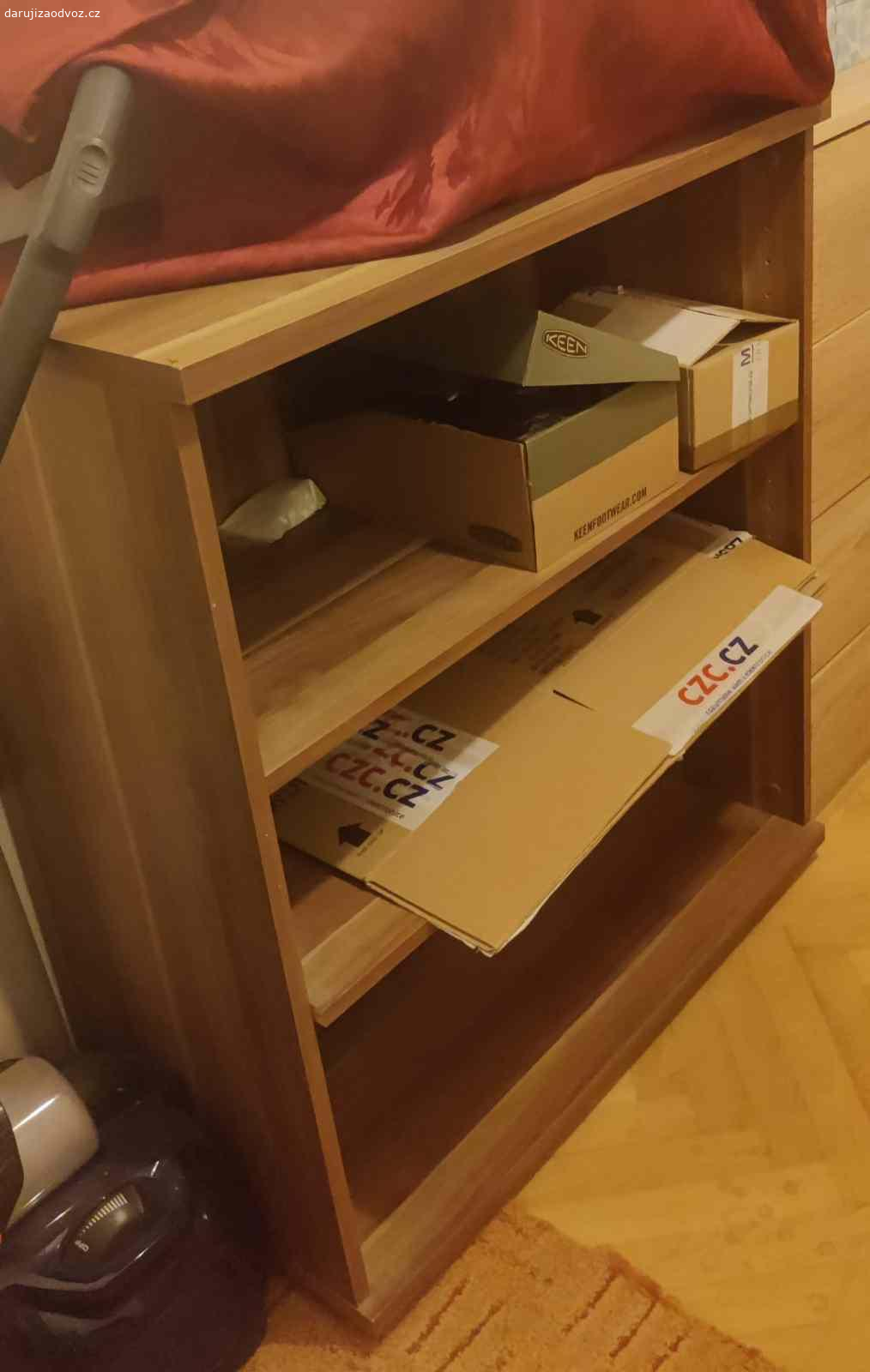 Pohovka 180cm. Vyměním gauč za cokoli dobrého k jídlu či pití a odnos vlastními silami. Šířka 180cm. No neber to.
Adamov u Brna (Blanska).
Plus nějaké skříně. Kdyžtak pište