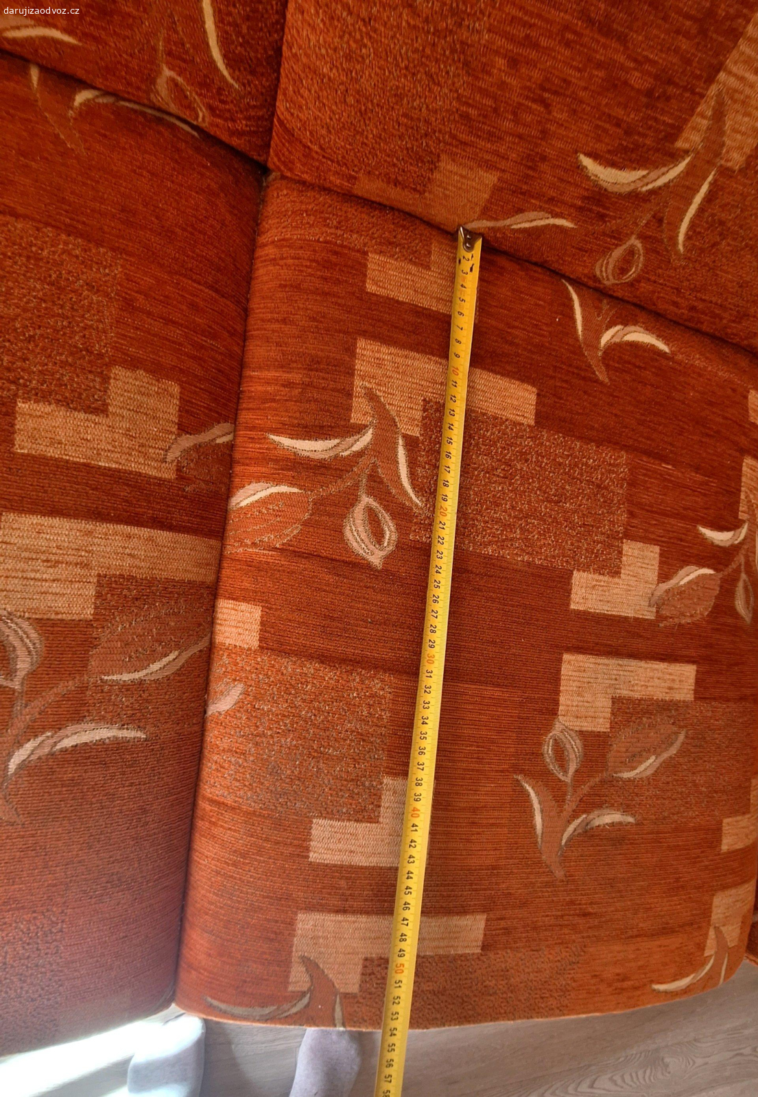 pohovka 2. místná. zachovalá,  rozměry na fotkách