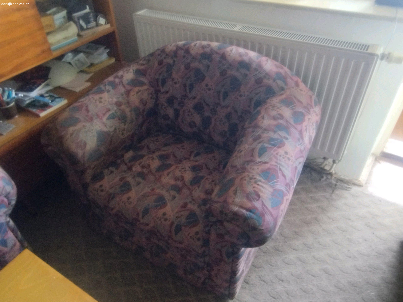 pohovka a dvě kresla. vše je v Brně v Líšni