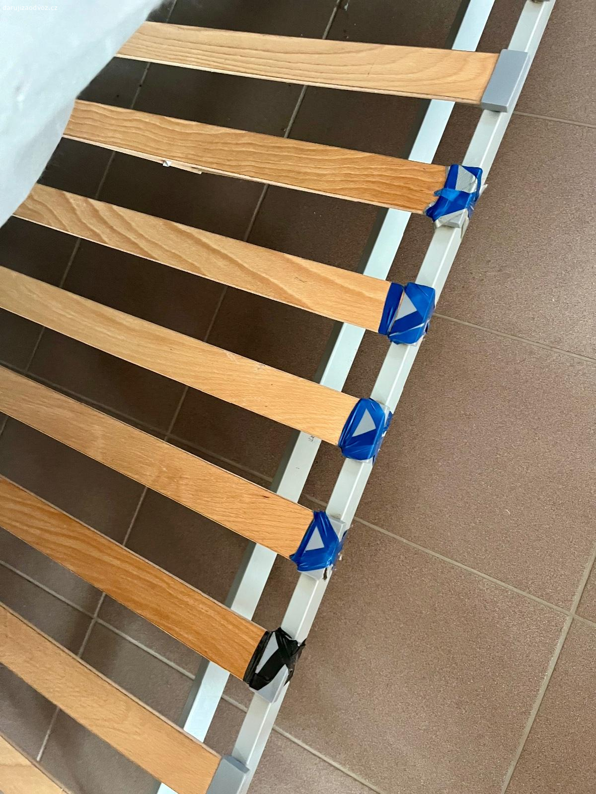 Pohovka Ikea. S potahem a šuplíkem.