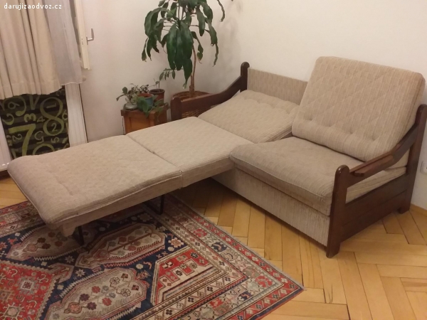 Pohovka. zánovní sofa, rozkládací, dřevo masiv, čalounění. rozměry: 90x90x165.