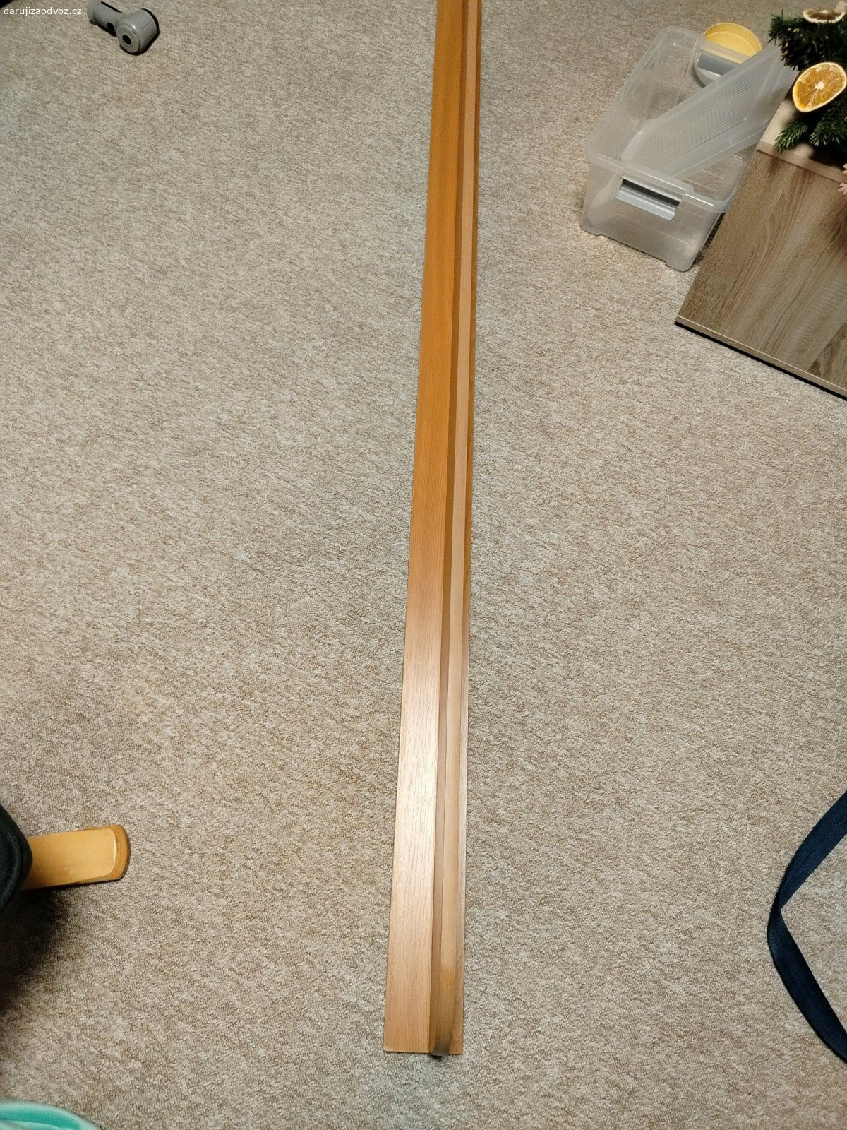 police. Šířka  209 cm
Výška 10 cm 
Hloubka 19 cm