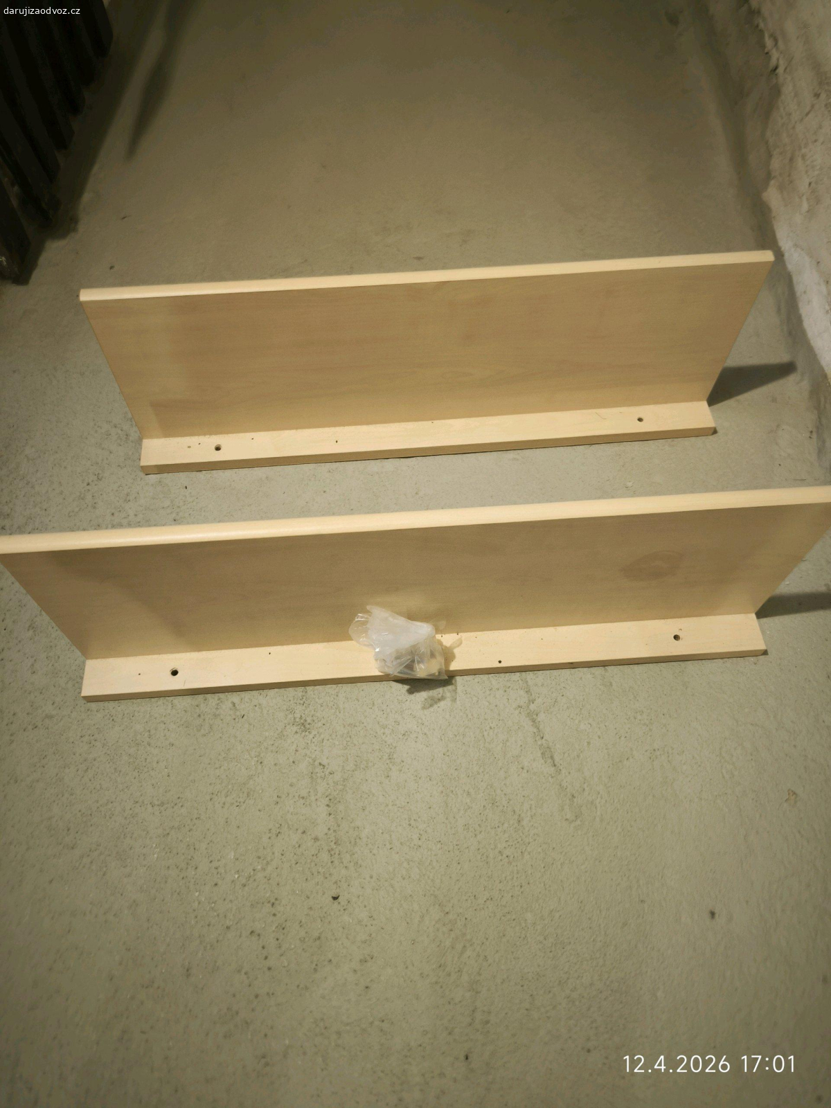Poličky na zeď. Poličky na zeď 2 kusy. Velikost ca.77.5x26x2cm