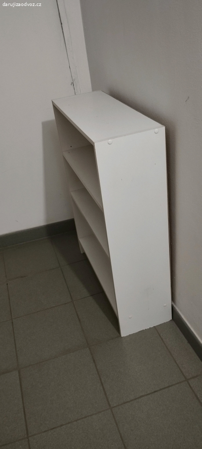 Policová skříňka, stolek a židle