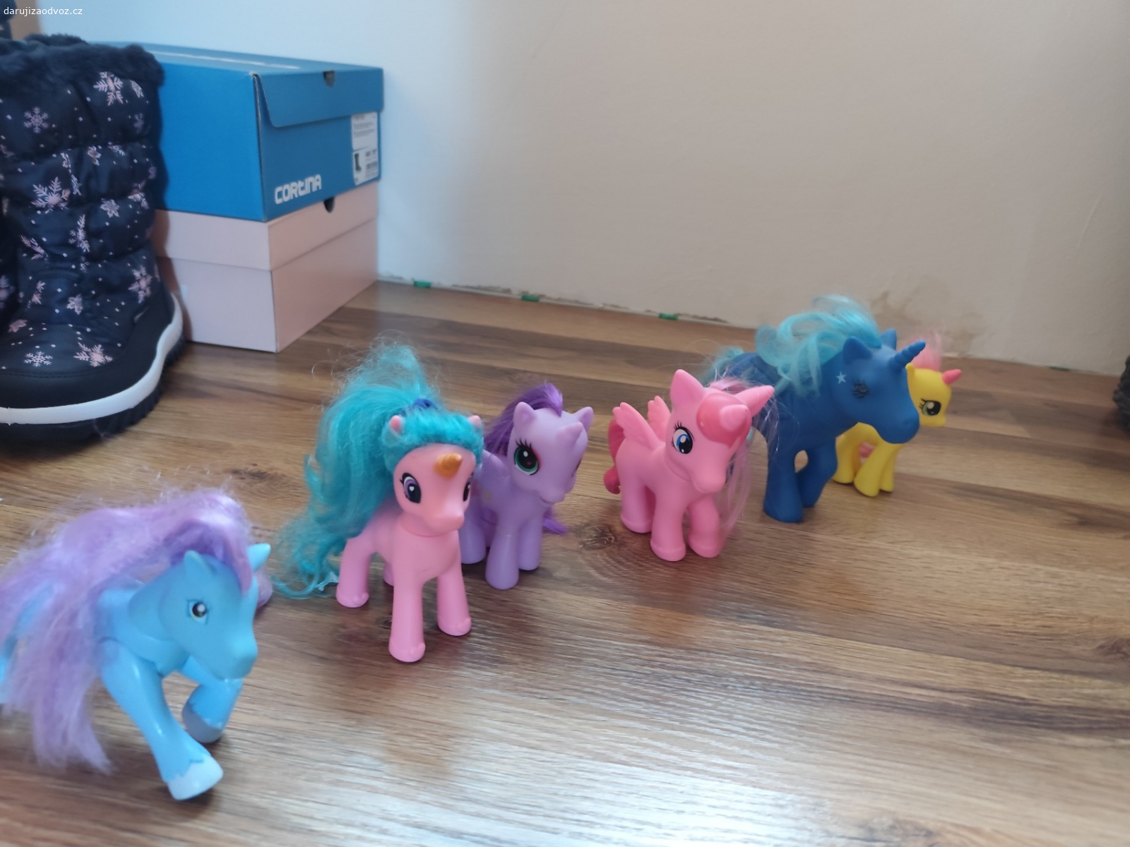 Poníky různých velikostí. Za odvoz.