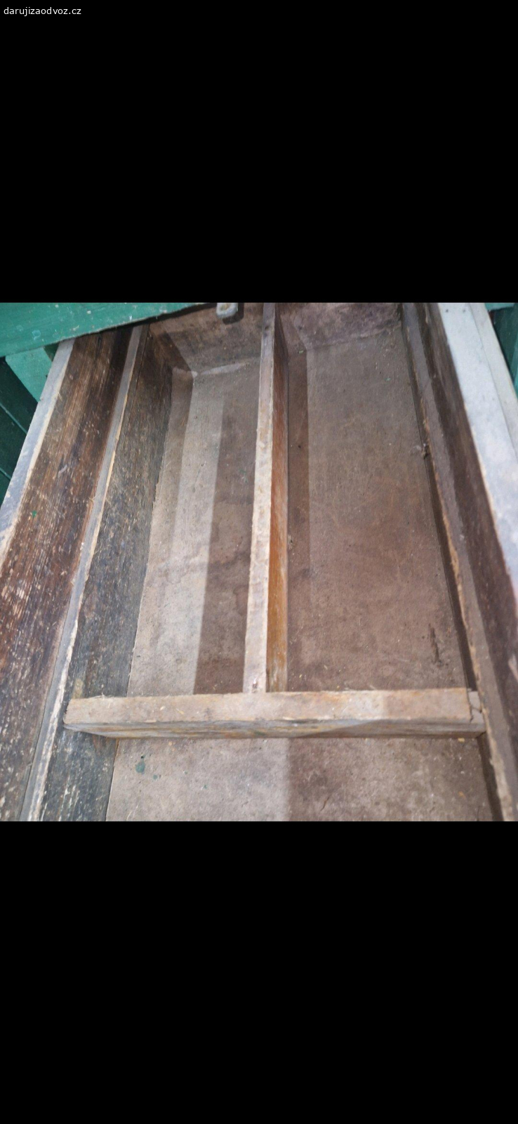 ponk do dílny/ garáže. Daruji dřevěný ponk oplechovaný ze zhora.
