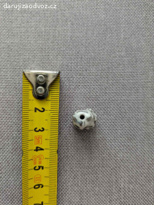 Porcelánový korálek - kočička, cca 1,5 cm