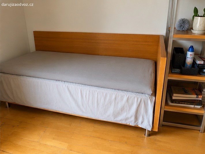 postel 100x200 + matrace. Postel 100x200 vyrobena na zakázku + matrace. Postel je v hodně dobrým stavu. 
Osobní odběr. Praha 10