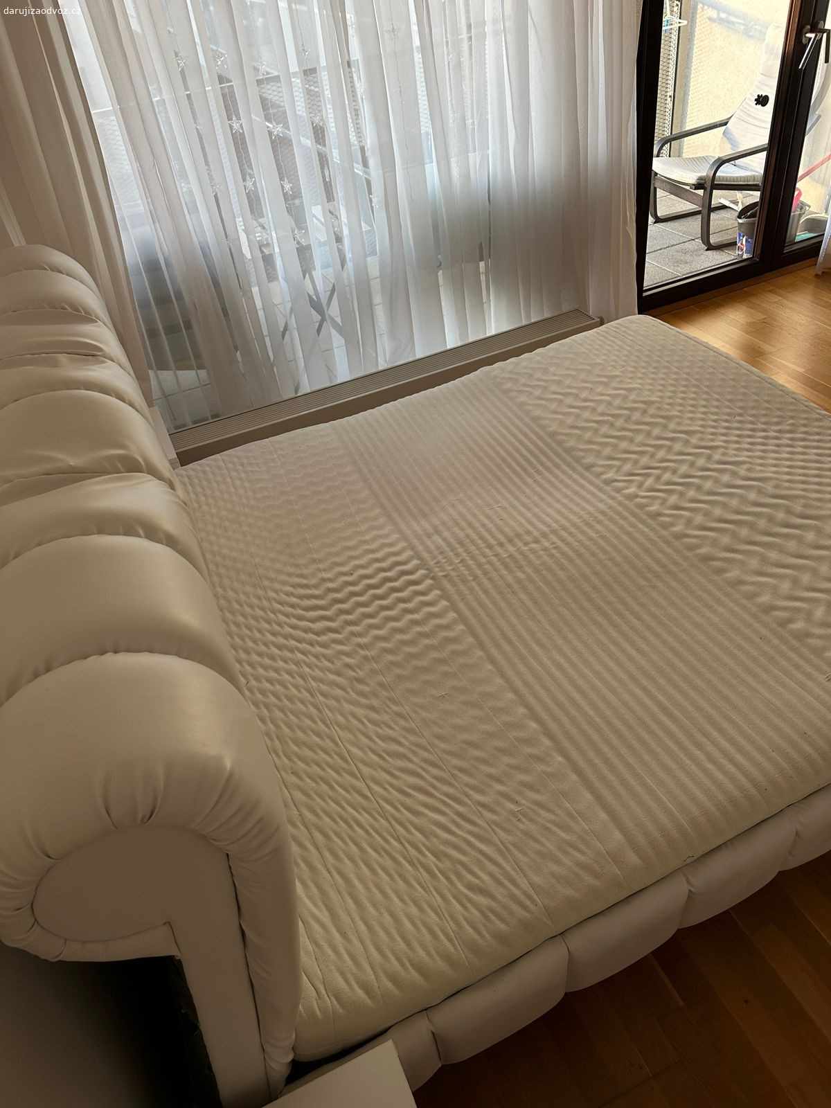 postel 180×200 s matrace. Kdo může během dneška postel vyzvednout, prosím? jen vážné zájemce!!!!!
starší postel, ale ještě poslouží
již bude rozebrána, jen je třeba přijít zabalit a odnést z bytu.
adresa je Korunni 108, je cesta přes recepce a vnitřní dvůr, je třeba s tím počítat.