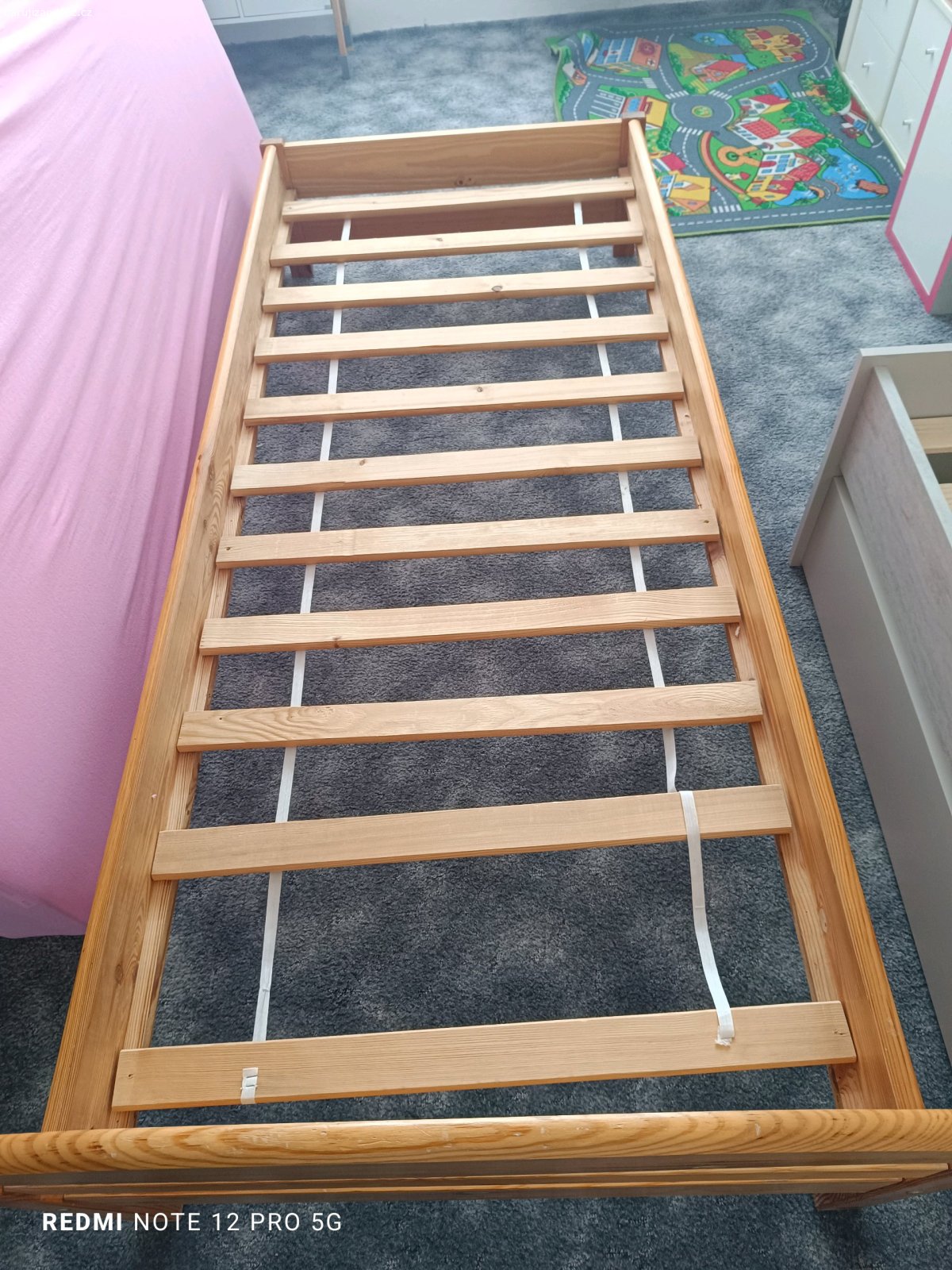 postel 80 x 200. Daruji postel 80 x 200 + matrace. vyzvednutí ul Podjavorinské 2