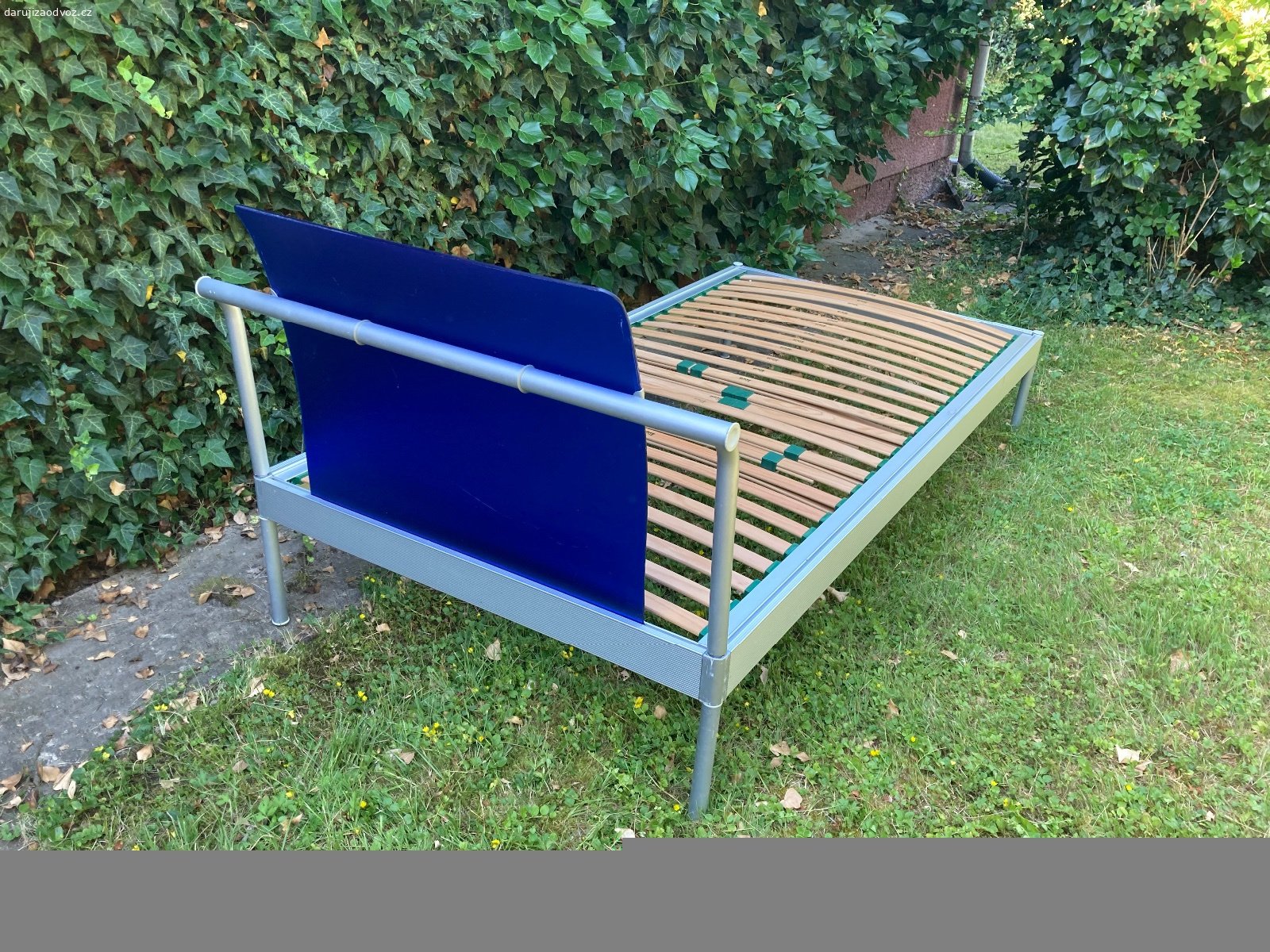 postel s lamelovým roštěm. hliníková italská postel 90 x 200