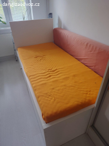 Postel s matrací +1