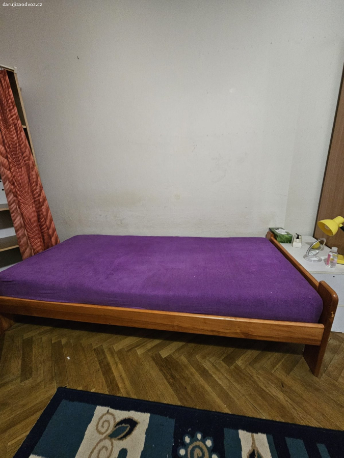 Postel s matrací