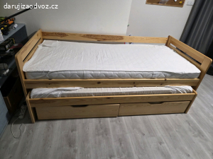 Postel s šuplíky a druhým lůžkem