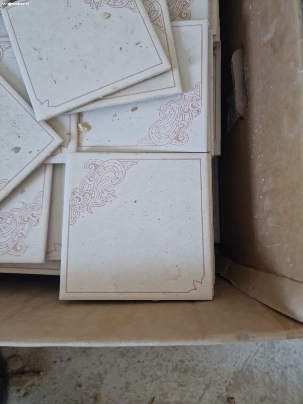 použité kachlíky z koupelny. z většiny nepoškozené