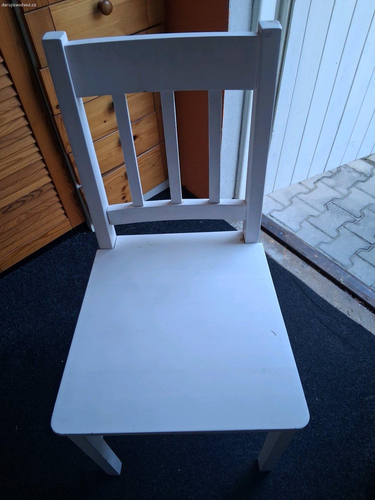 použitý stůl a 3x židle. Daruji použitý stůl 74 × 118 cm a 3x židle