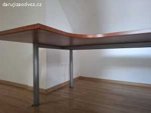 pracovní stůl